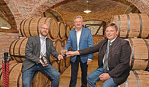 Whisky-Hof_mitten_im_Rottal